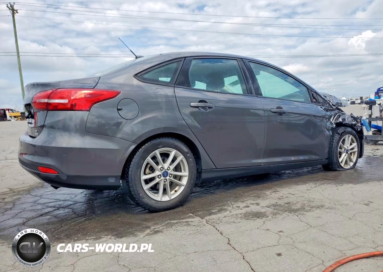 2018 Ford Focus Se VIN:1FADP3FE3JL307881 - 3