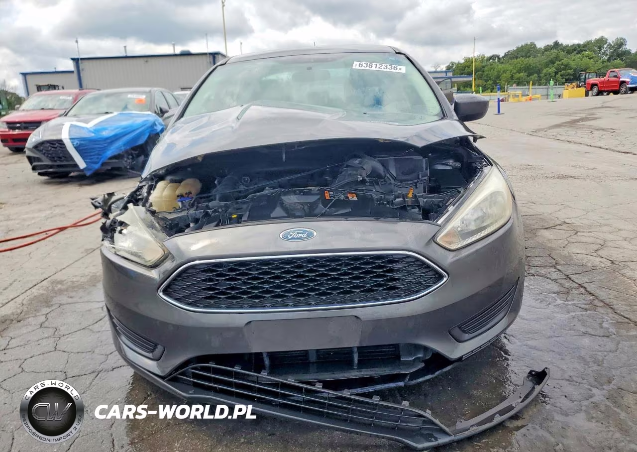 2018 Ford Focus Se VIN:1FADP3FE3JL307881 - 5