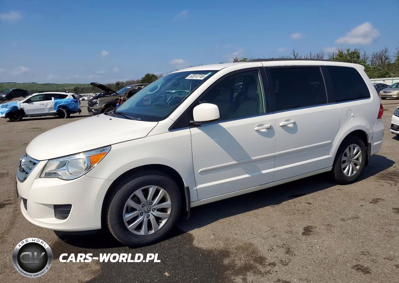 2012 Volkswagen Routan Se