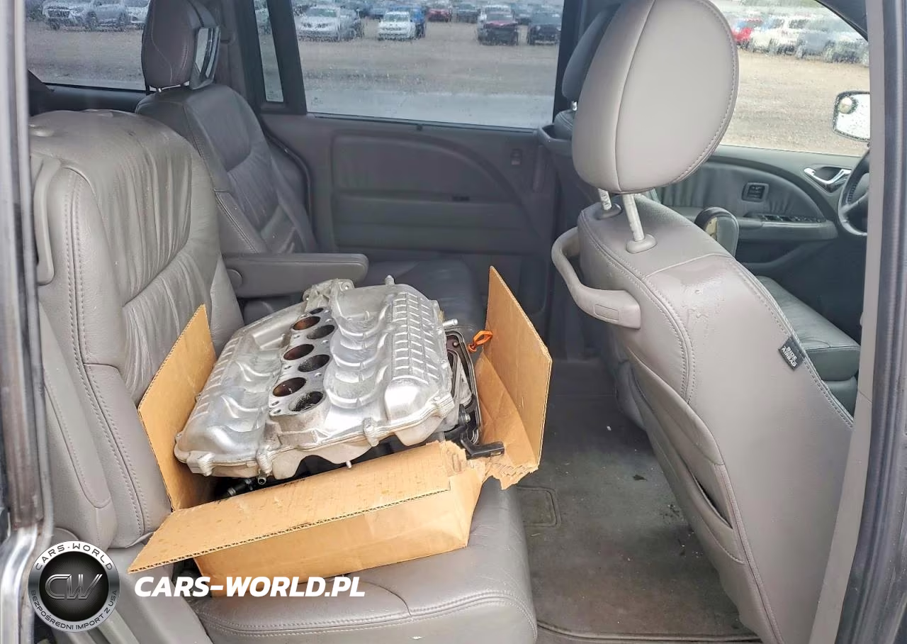 2010 Honda Odyssey Touring VIN:5FNRL3H95AB018905 - 10