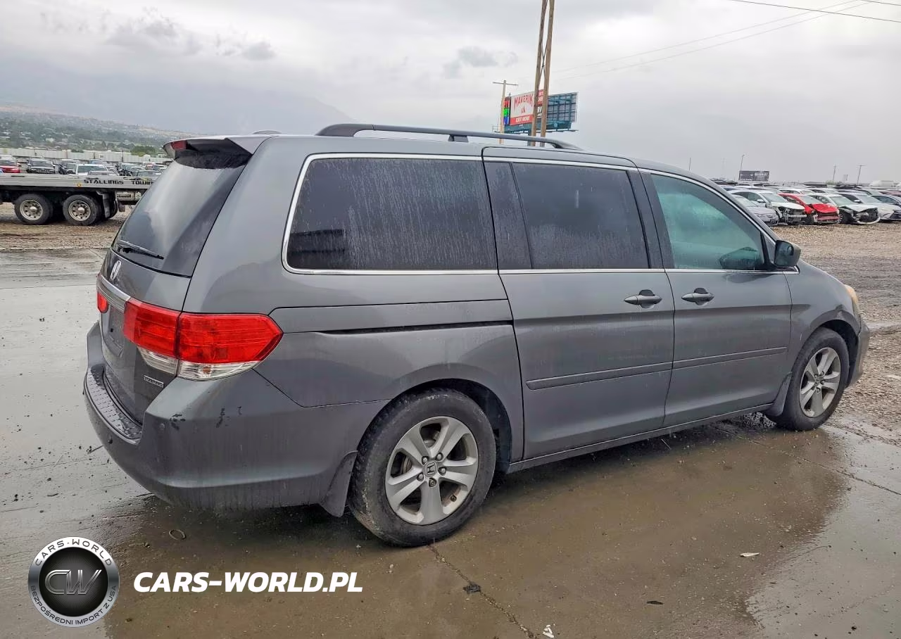 2010 Honda Odyssey Touring VIN:5FNRL3H95AB018905 - 3