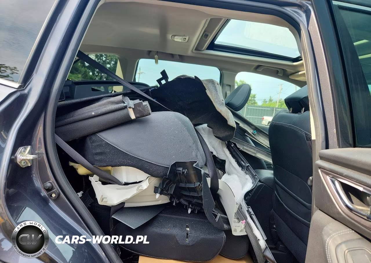 2022 Subaru Forester Touring VIN:JF2SKARC1NH470456 - 11