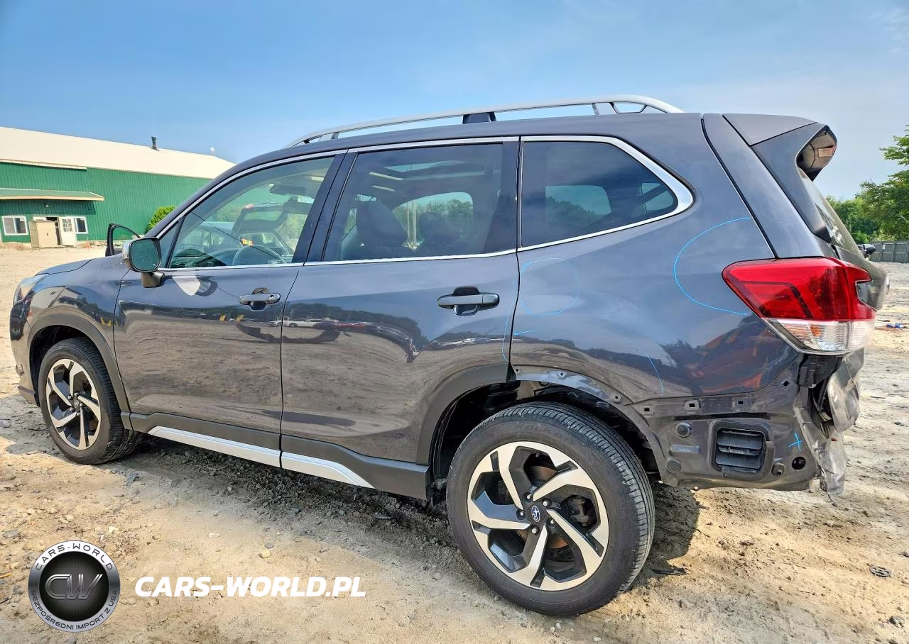 2022 Subaru Forester Touring VIN:JF2SKARC1NH470456 - 2