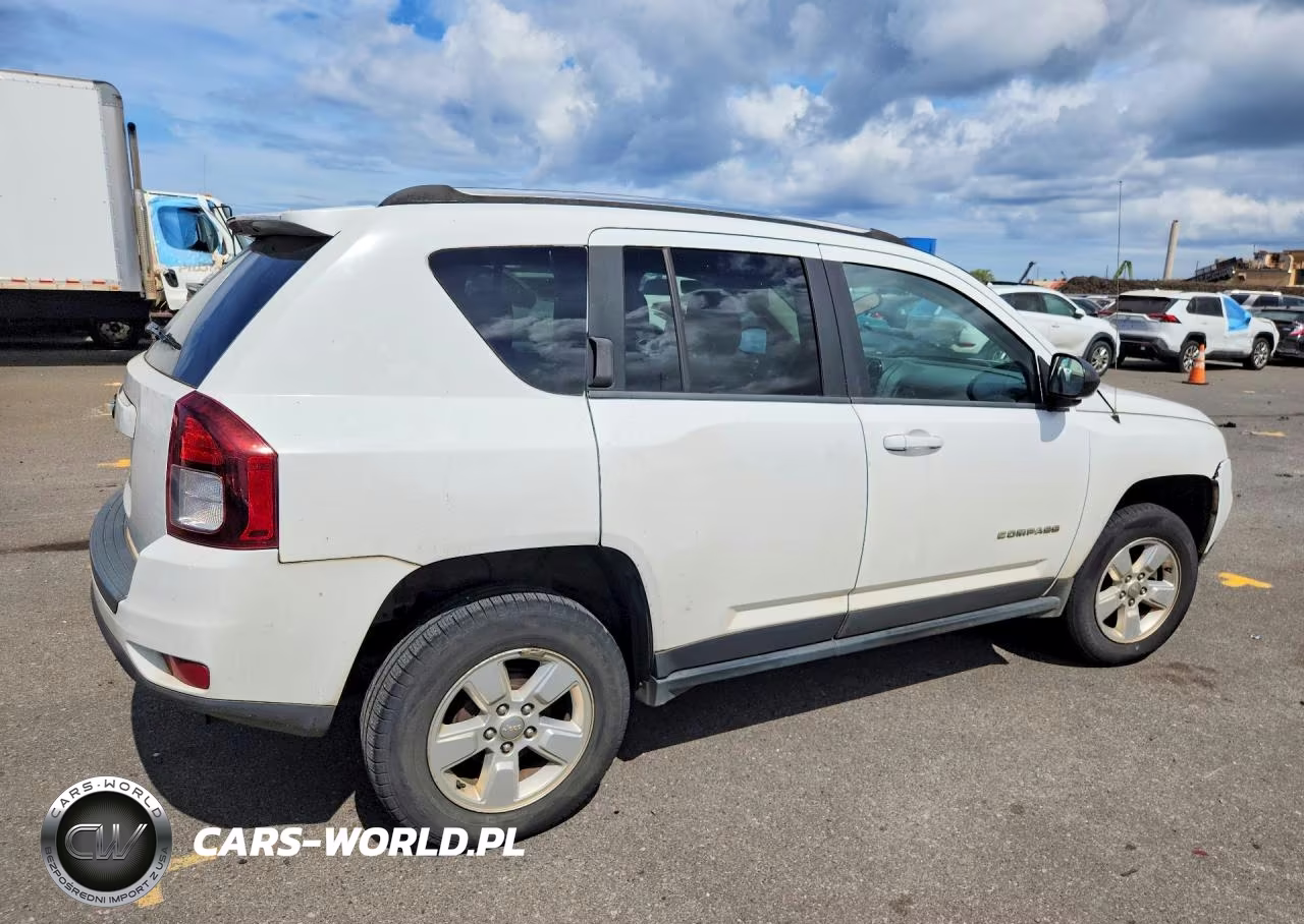 2014 Jeep Compass Sport VIN:1C4NJCBA3ED709211 - 3