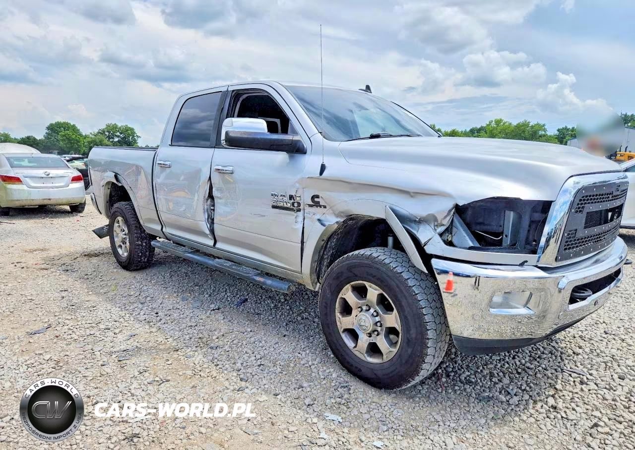 2016 Ram 2500 Laramie VIN:3C6UR5FL7GG273830 - 4