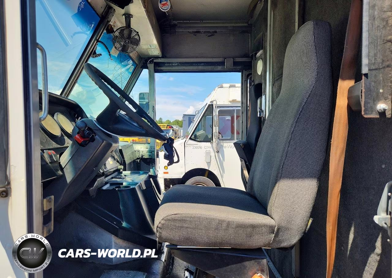 2006 Freightliner Mt45 Delivery Truck VIN:4UZAANBW46CW06548 - 7