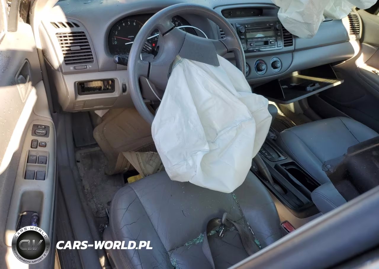 2002 Toyota Camry Le VIN:4T1BE32K12U555069 - 8