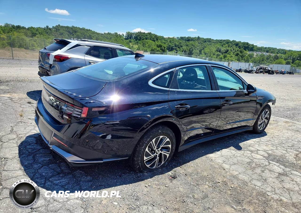 2026 Hyundai Sonata Hybrid Blue VIN:KMHL24JJ2TA169520 - 3