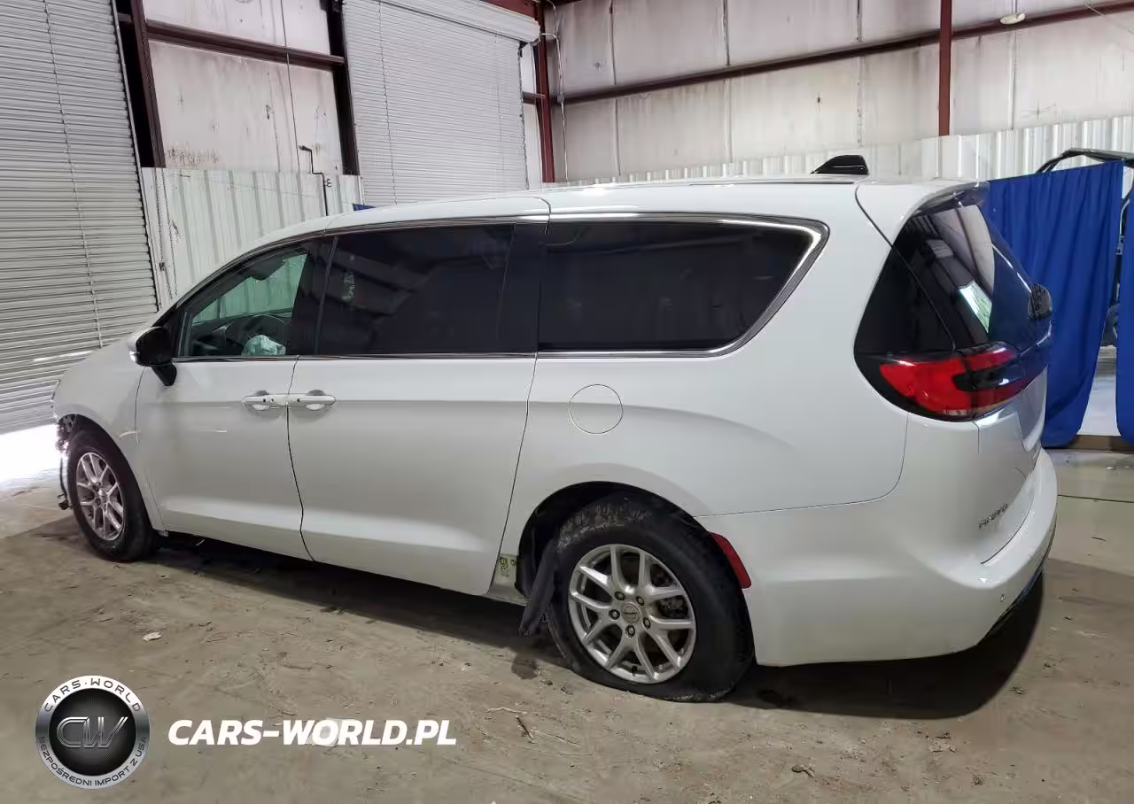 2023 Chrysler Pacifica Touring L VIN:2C4RC1BG1PR624730 - 2