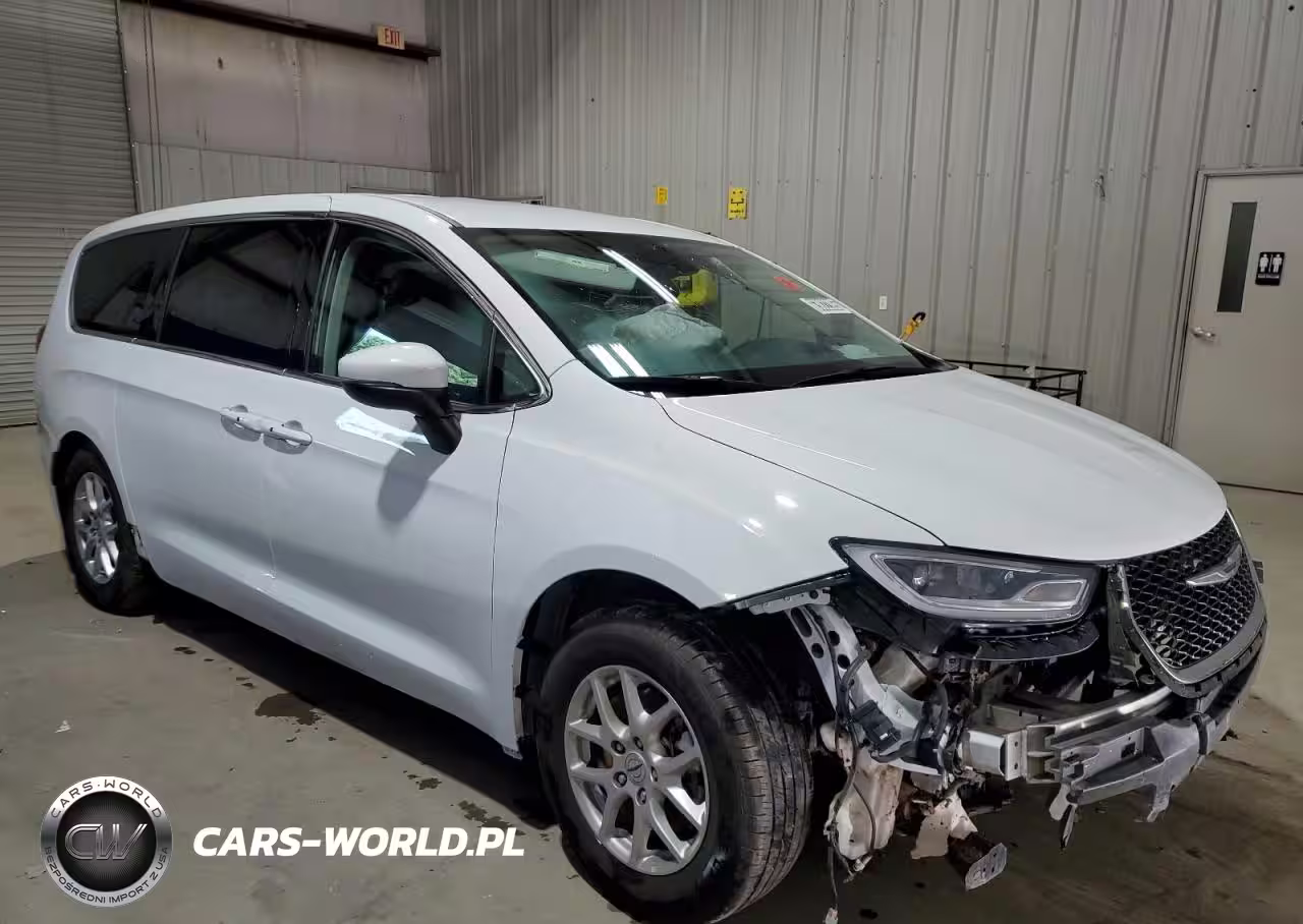 2023 Chrysler Pacifica Touring L VIN:2C4RC1BG1PR624730 - 4