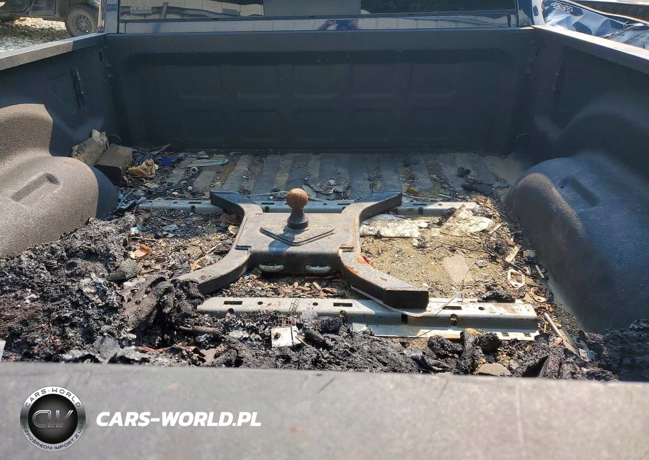 2022 Ram 2500 Laramie VIN:3C6UR5FL0NG244974 - 10