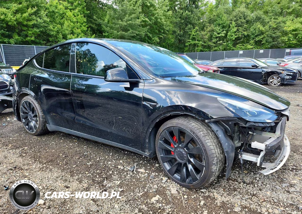 2022 Tesla Model Y VIN:7SAYGDEF2NF546653 - 4