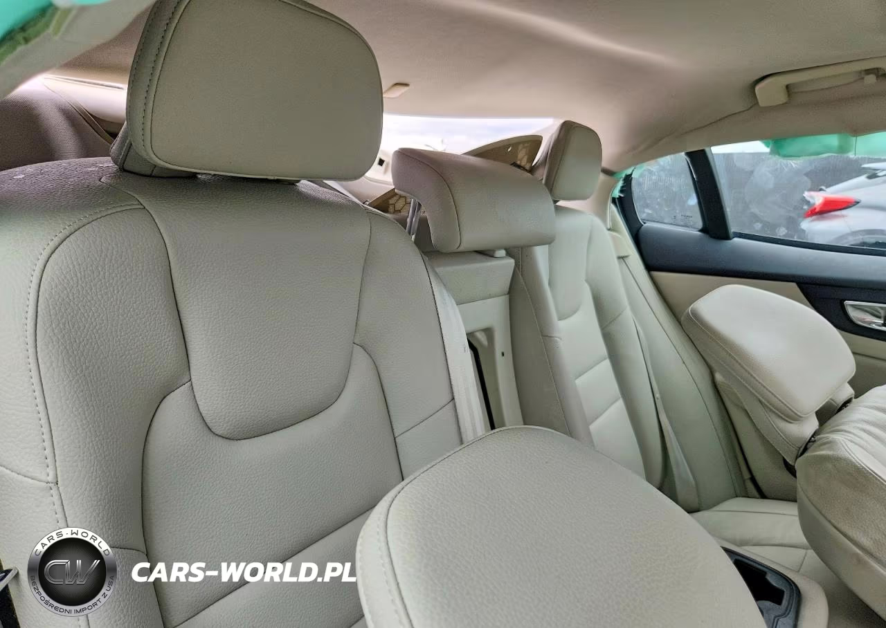 2019 Volvo S60 T5 Momentum VIN:7JR102FK6KG016823 - 10