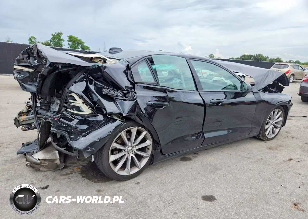 2019 Volvo S60 T5 Momentum VIN:7JR102FK6KG016823 - 3