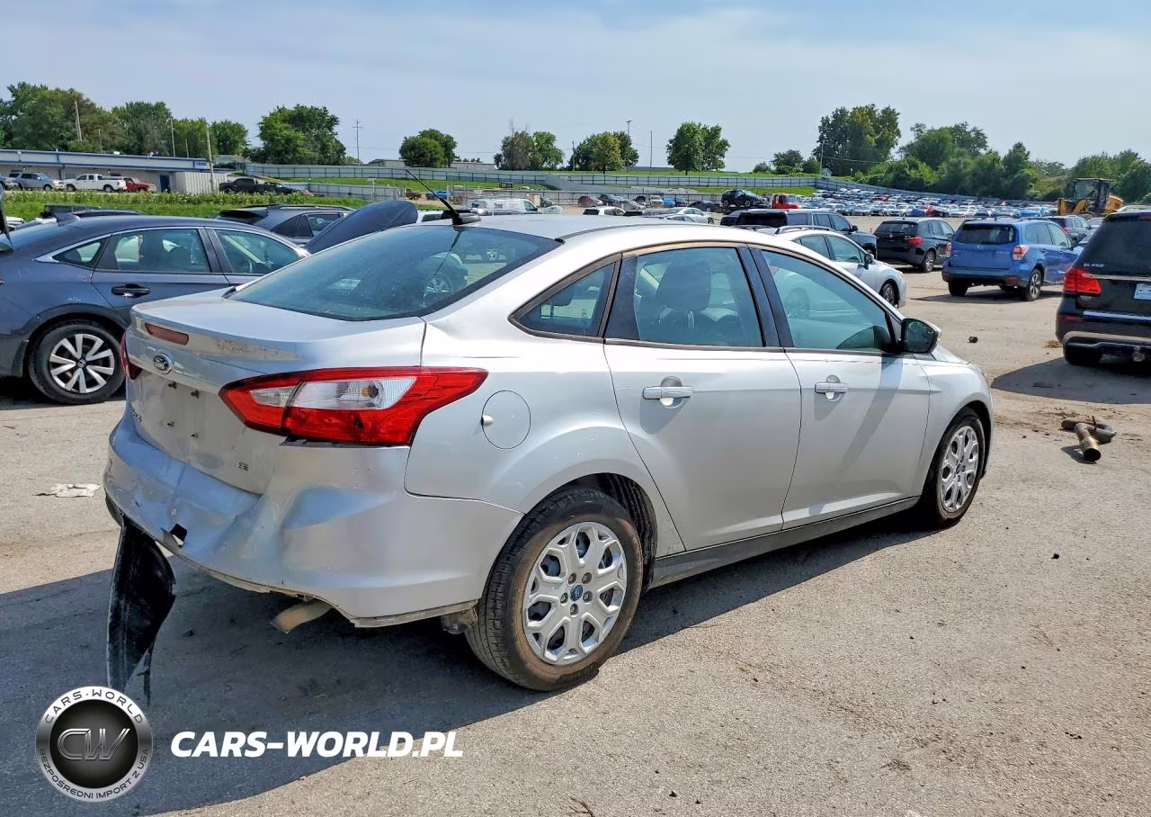 2012 Ford Focus Se VIN:1FAHP3F28CL294717 - 3