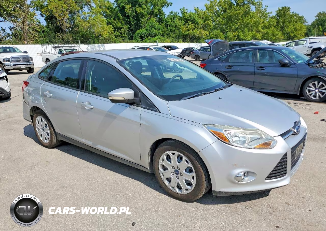 2012 Ford Focus Se VIN:1FAHP3F28CL294717 - 4