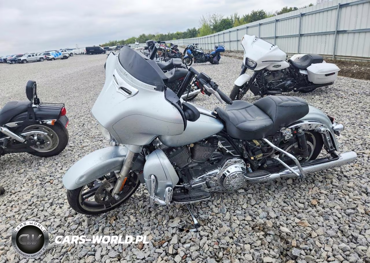2015 Harley-Davidson Flhxs Street Glide Special VIN:1HD1KRM16FB613970 - 3