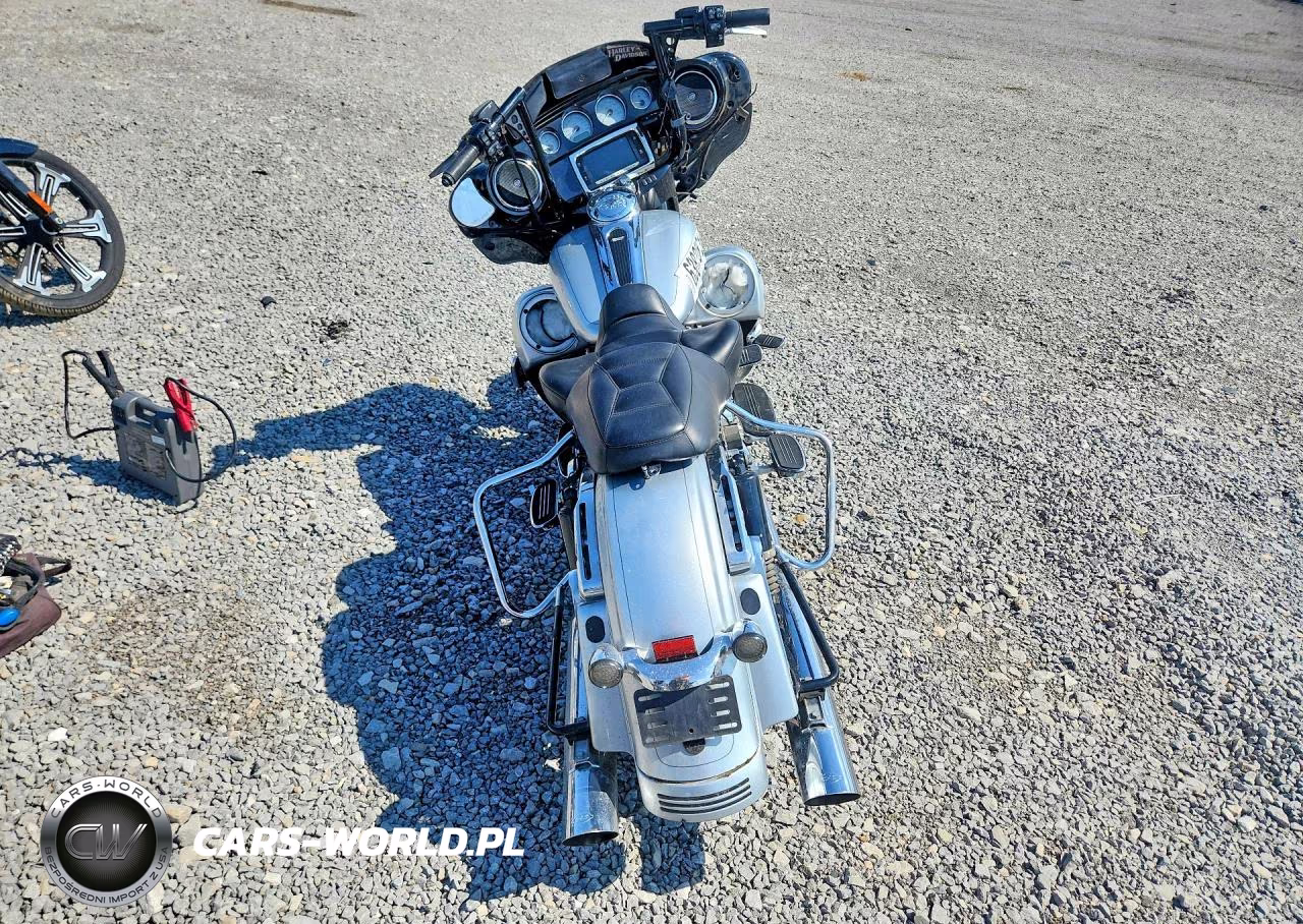 2015 Harley-Davidson Flhxs Street Glide Special VIN:1HD1KRM16FB613970 - 4