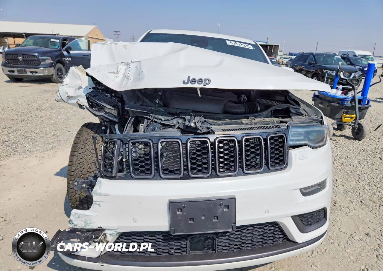 2018 Jeep Grand Cherokee Overland VIN:1C4RJFCG1JC440793 - 5