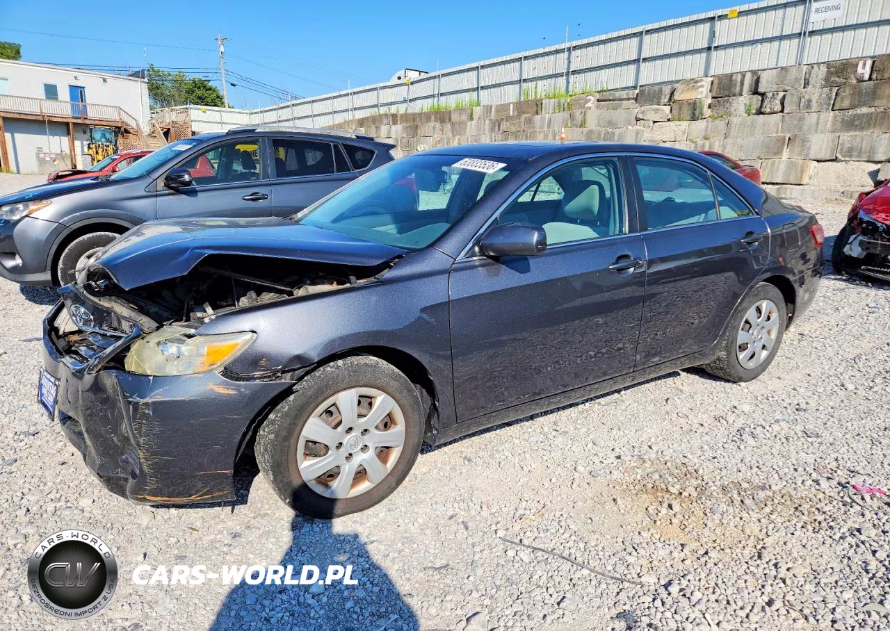 2011 Toyota Camry Le – zdjęcie 1 z 12