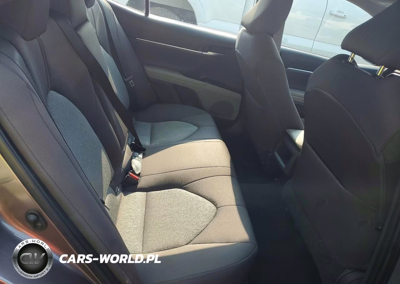 2019 Toyota Camry Le VIN:4T1B11HK2KU276401 - 10