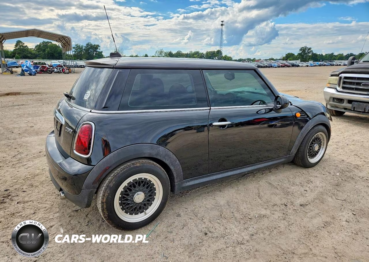 2011 Mini Cooper VIN:WMWSU3C52BT098193 - 3