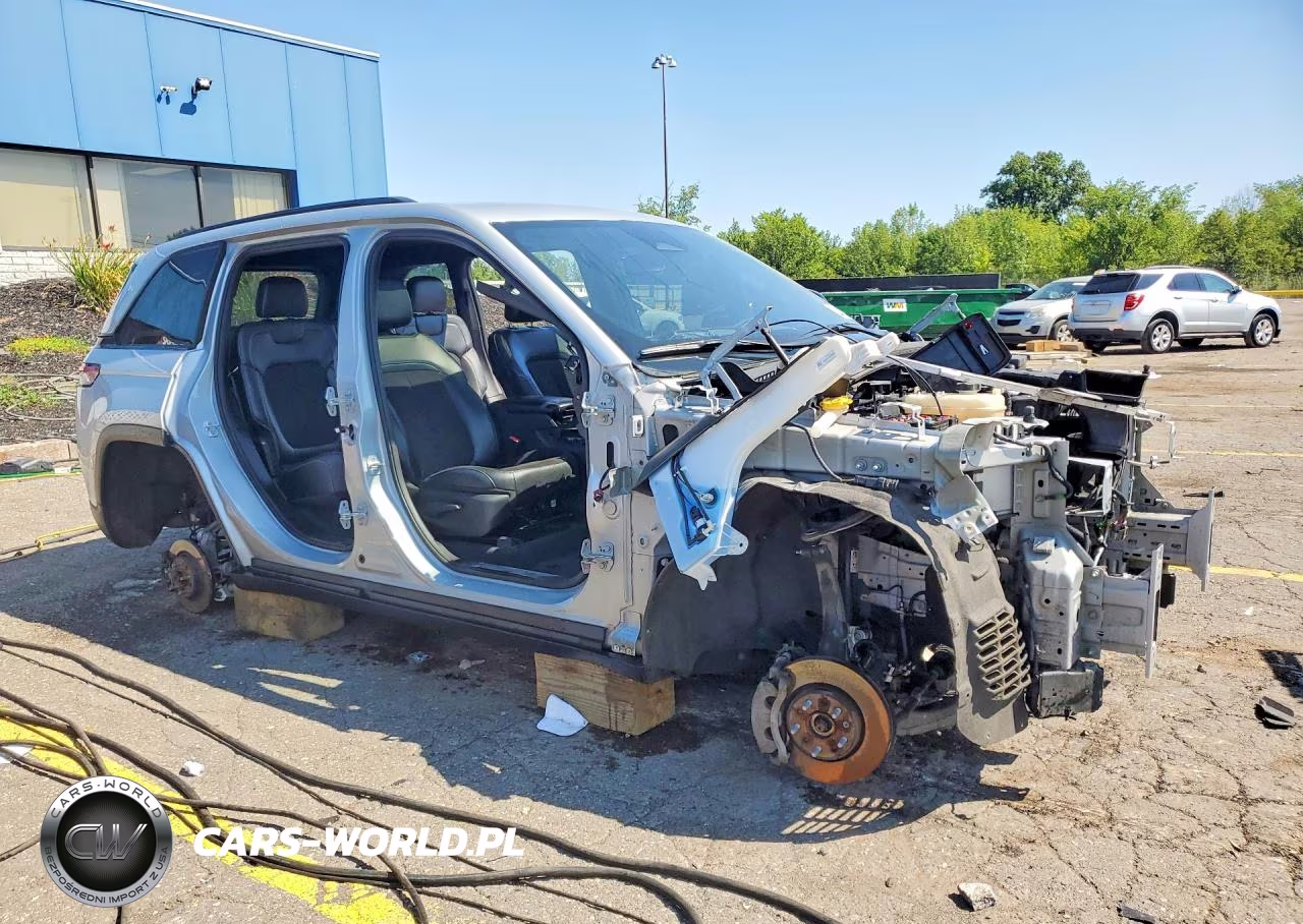 2023 Jeep Grand Cherokee Laredo VIN:1C4RJHAG2PC579919 - 4