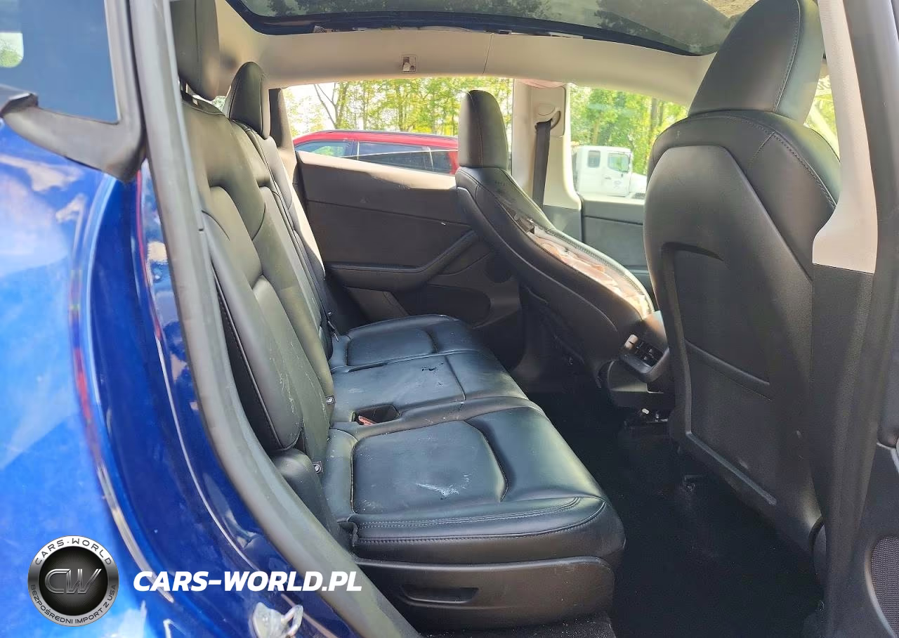2025 Tesla Model Y VIN:7SAYGAEE0SF260642 - 10