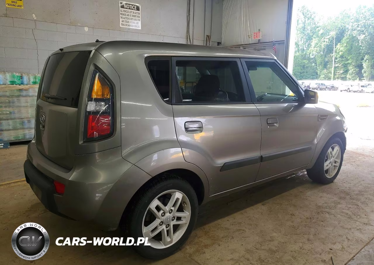 2010 Kia Soul + VIN:KNDJT2A29A7155887 - 3
