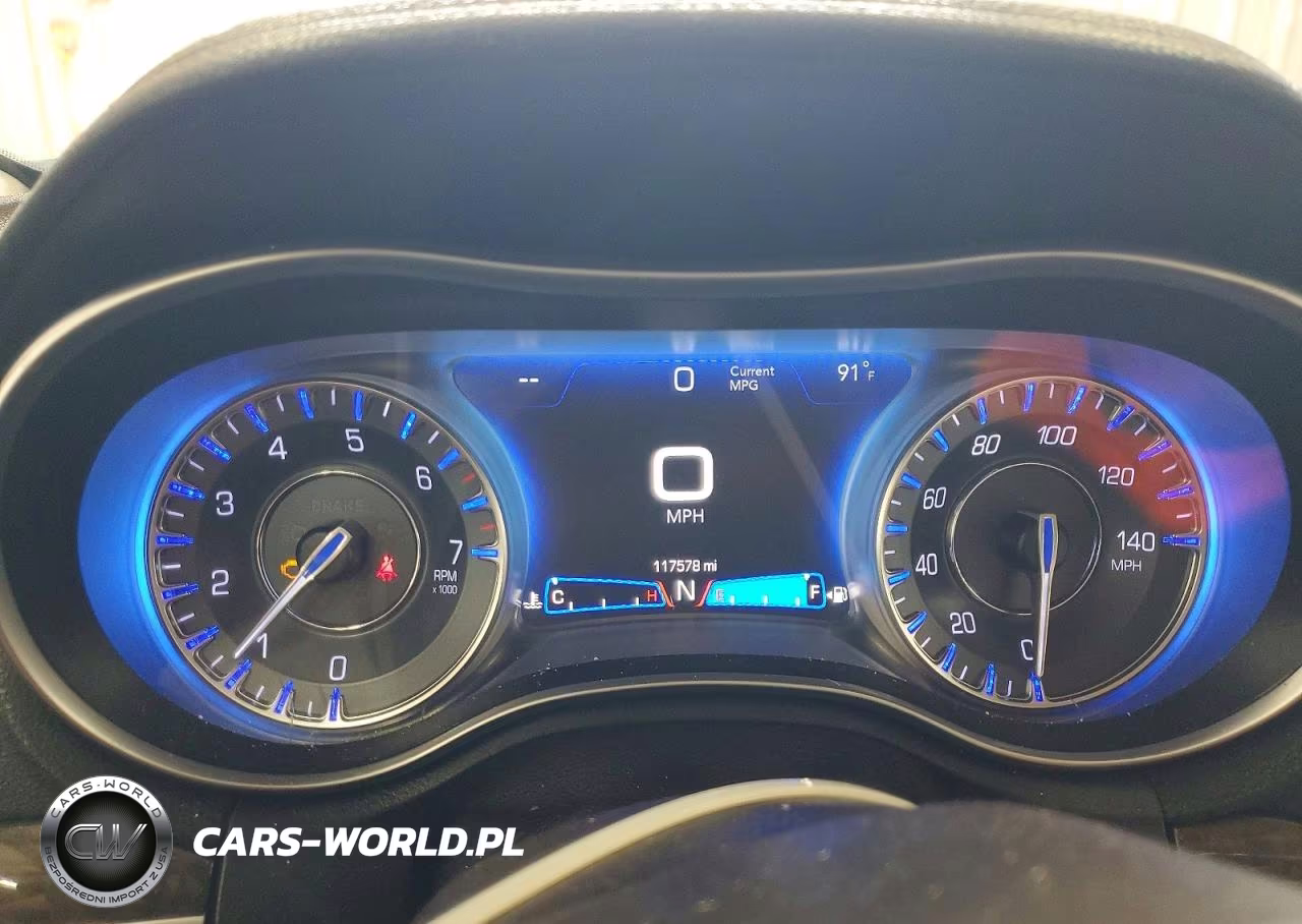 2019 Chrysler 300 Limited VIN:2C3CCAEG9KH528607 - 9