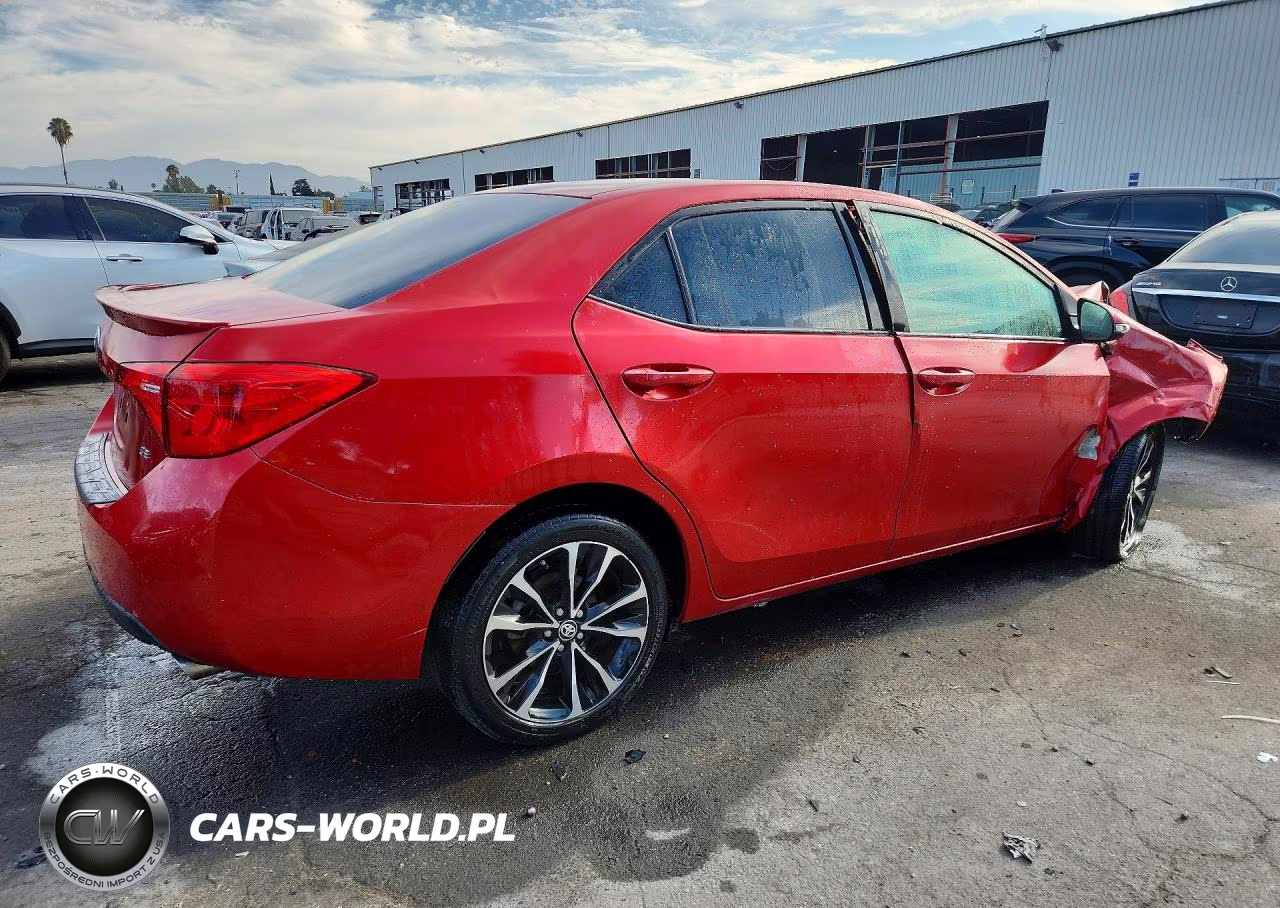 2018 Toyota Corolla Se VIN:5YFBURHE3JP803720 - 3
