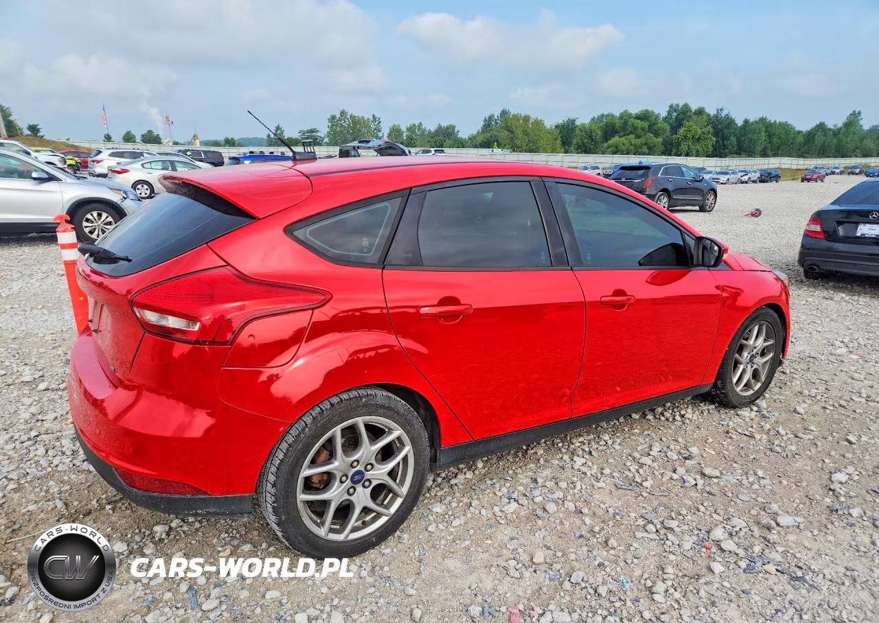2015 Ford Focus Se VIN:1FADP3K25FL213553 - 3
