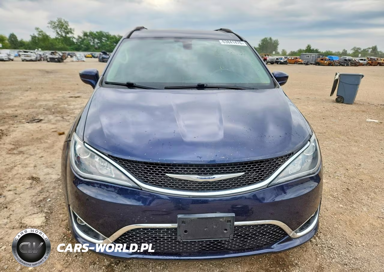 2017 Chrysler Pacifica Touring L VIN:2C4RC1BGXHR831828 - 5