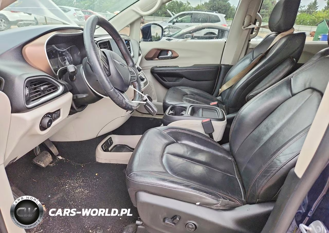 2017 Chrysler Pacifica Touring L VIN:2C4RC1BGXHR831828 - 7