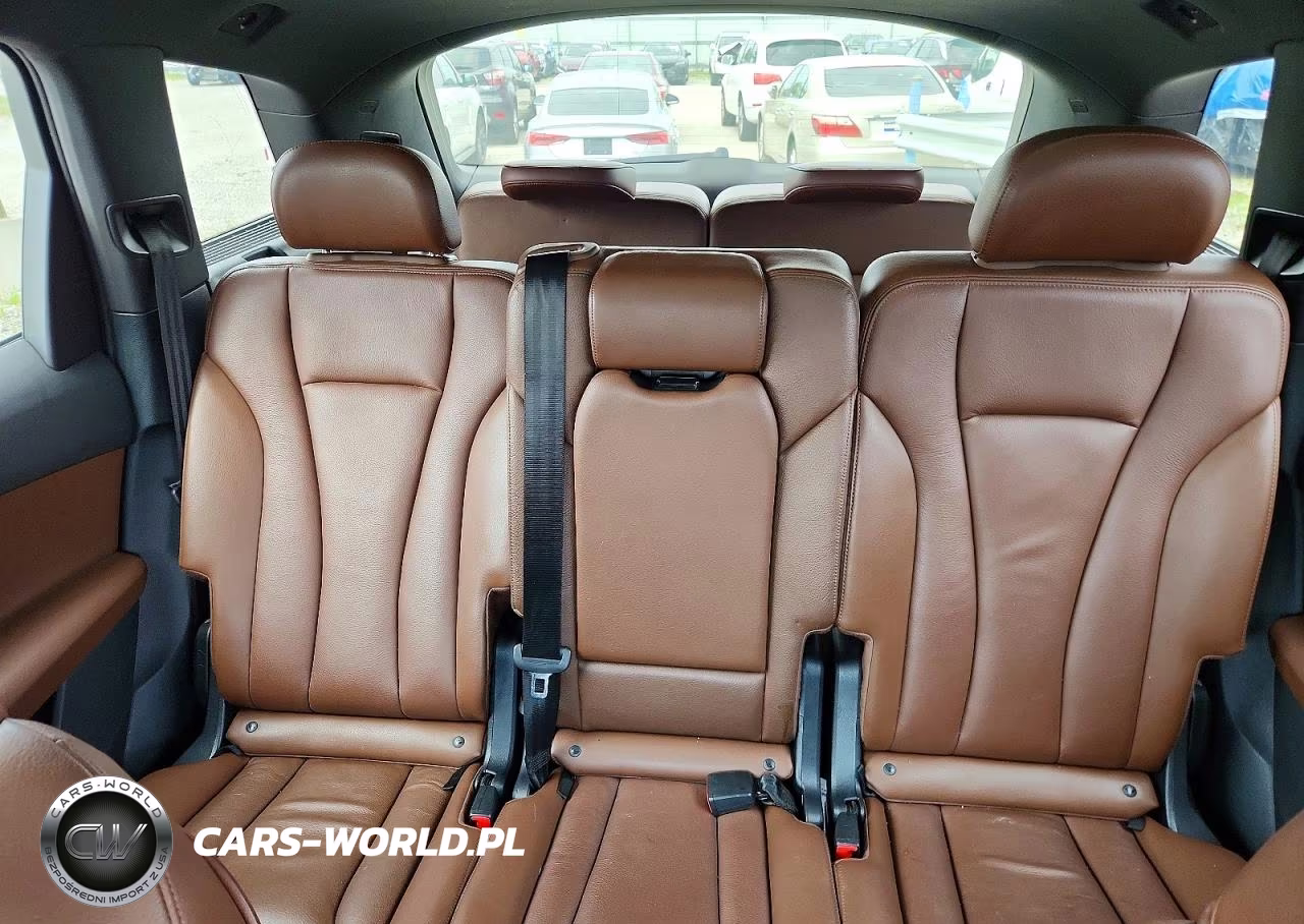 2017 Audi Q7 Premium Plus VIN:WA1LAAF78HD058750 - 10