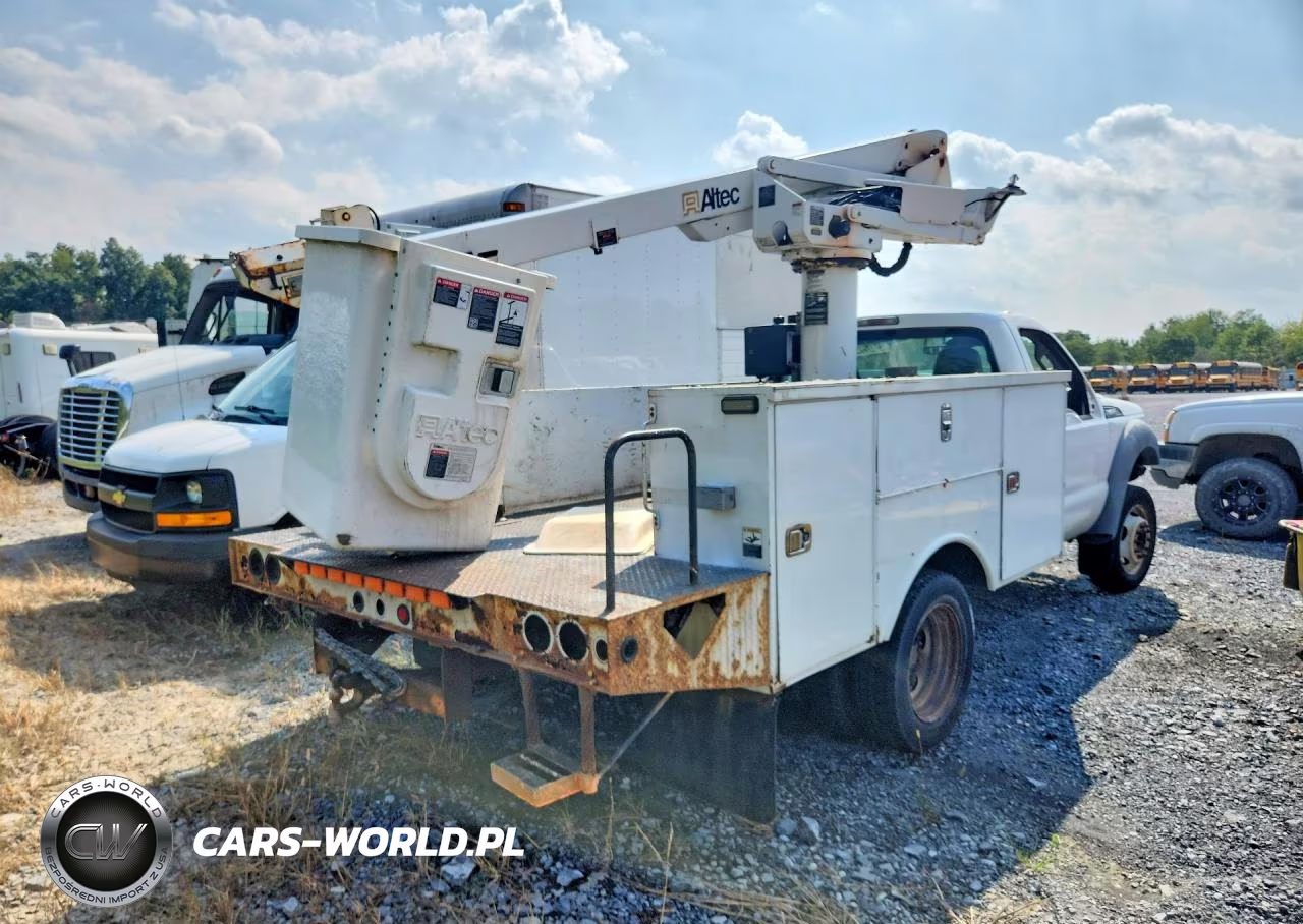 2011 Ford F450 Super Duty Bucket Truck VIN:1FDUF4GY8BED09901 - 3