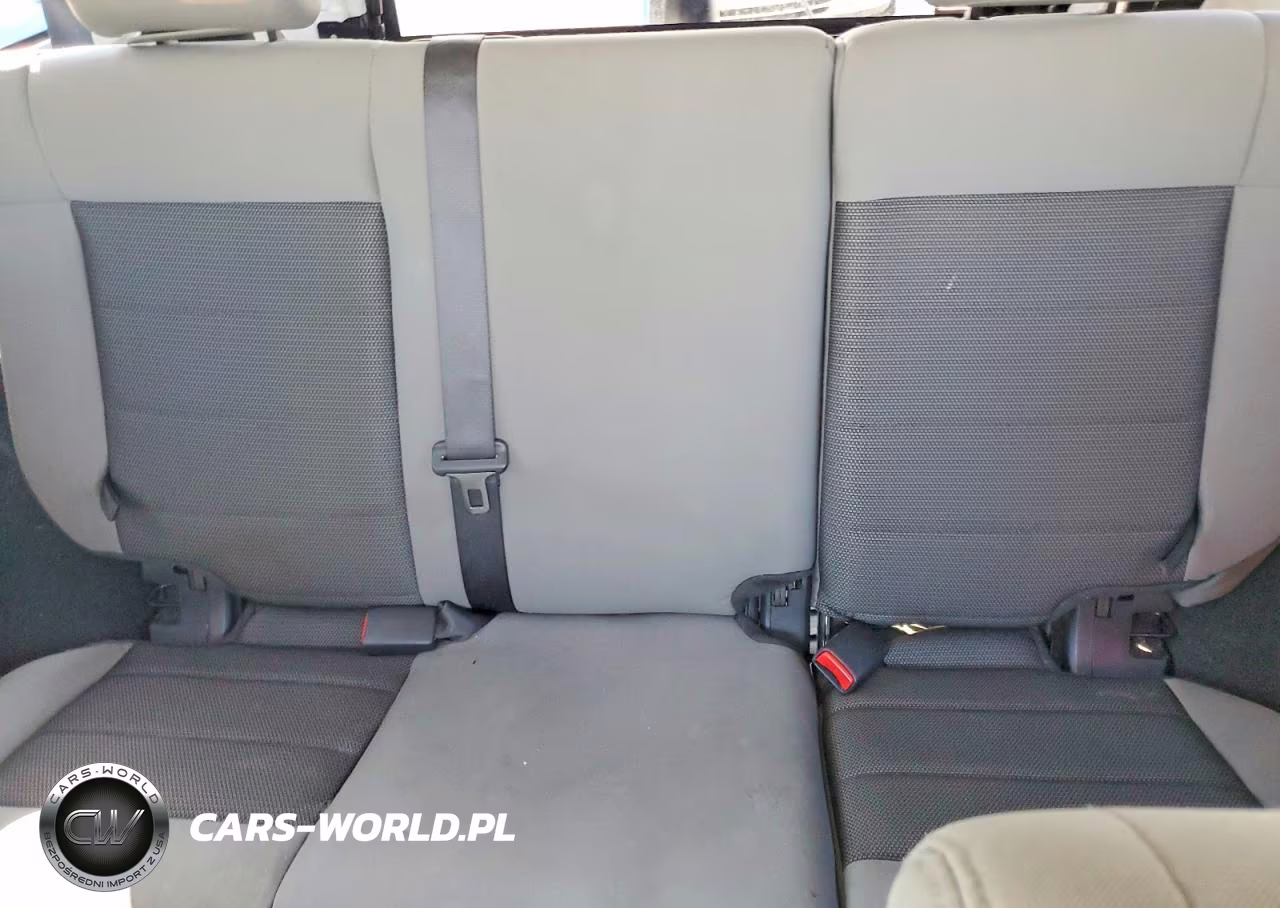 2010 Jeep Wrangler Unlimited Sport VIN:1J4BA3H10AL197671 - 10