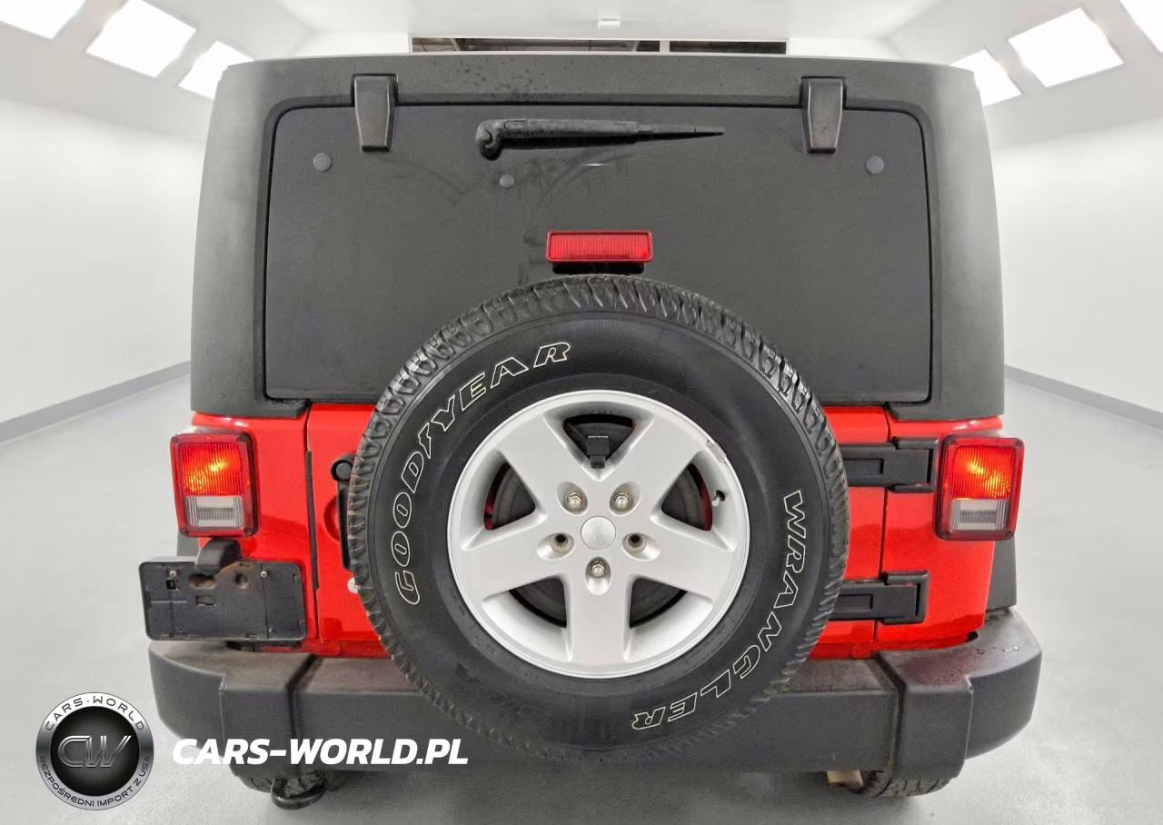 2016 Jeep Wrangler Unlimited Sport VIN:1C4HJWDG9GL313440 - 6