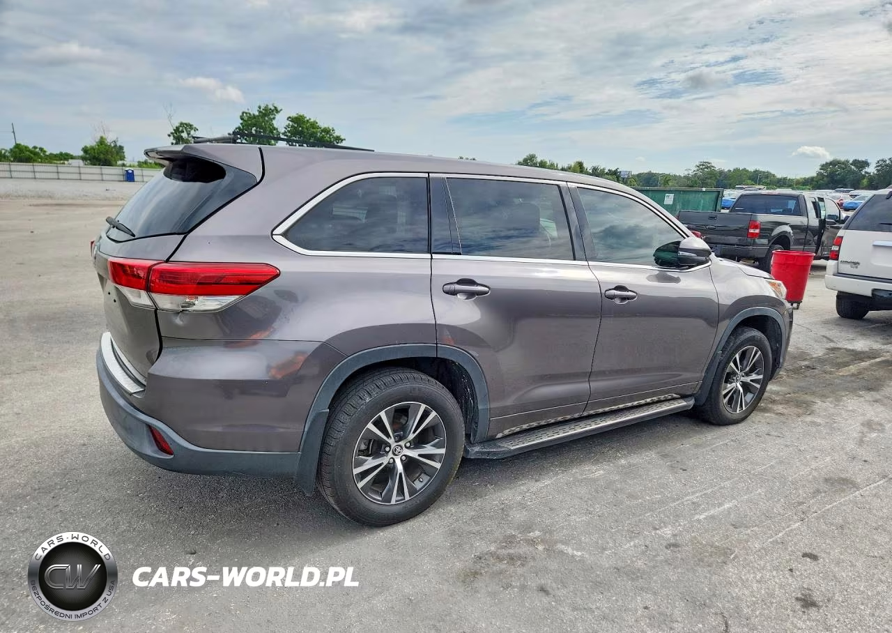 2017 Toyota Highlander Le VIN:5TDZARFH9HS023291 - 3