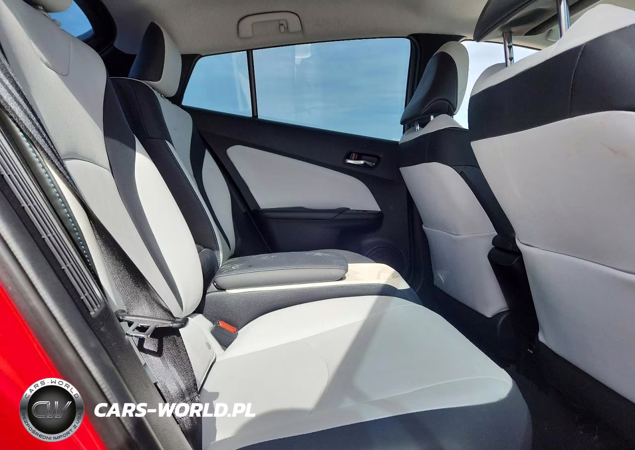2018 Toyota Prius Prime Advanced VIN:JTDKARFP1J3070542 - 10