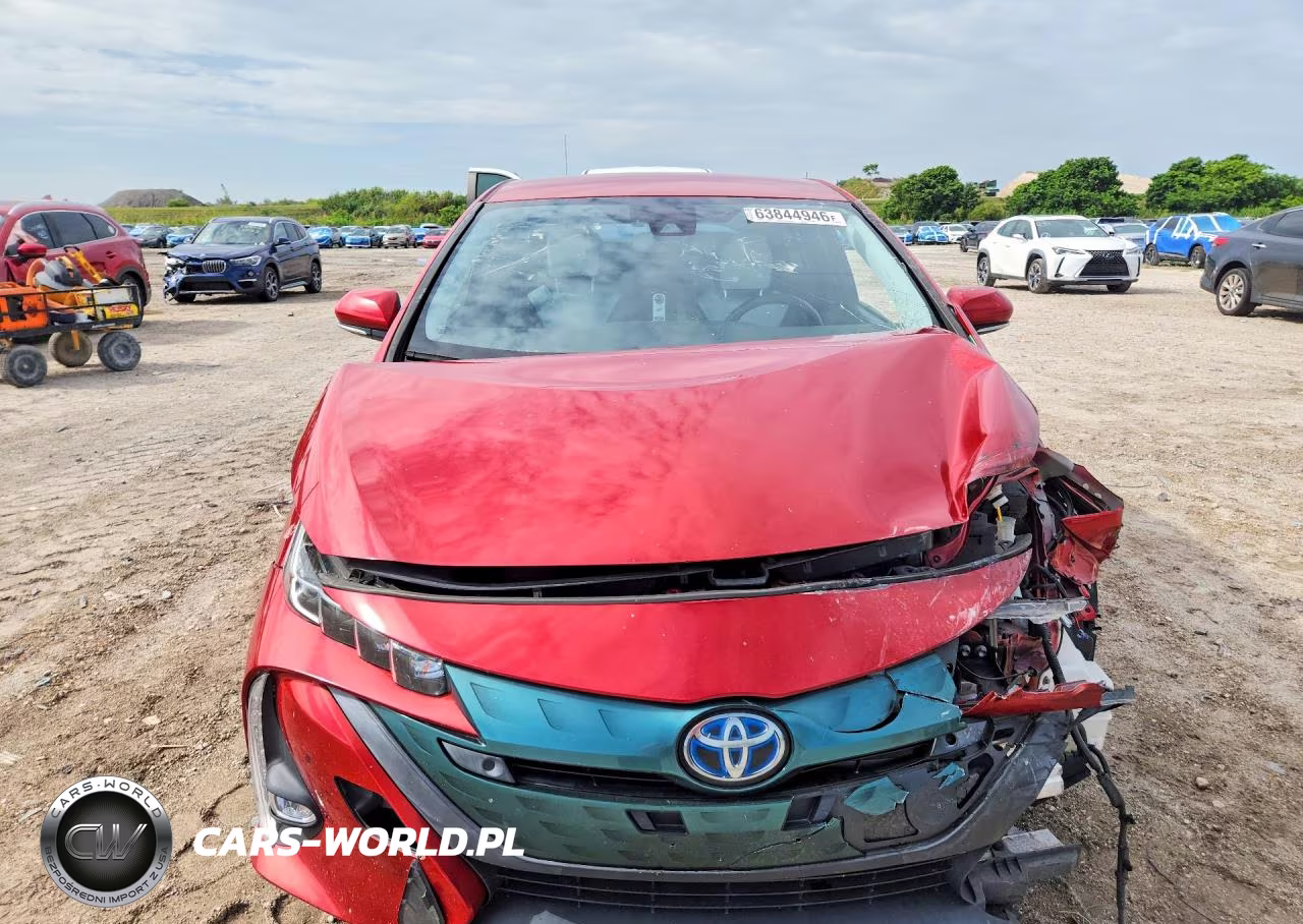 2018 Toyota Prius Prime Advanced VIN:JTDKARFP1J3070542 - 5
