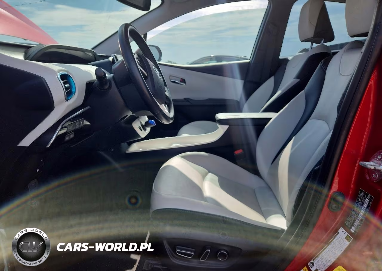 2018 Toyota Prius Prime Advanced VIN:JTDKARFP1J3070542 - 7