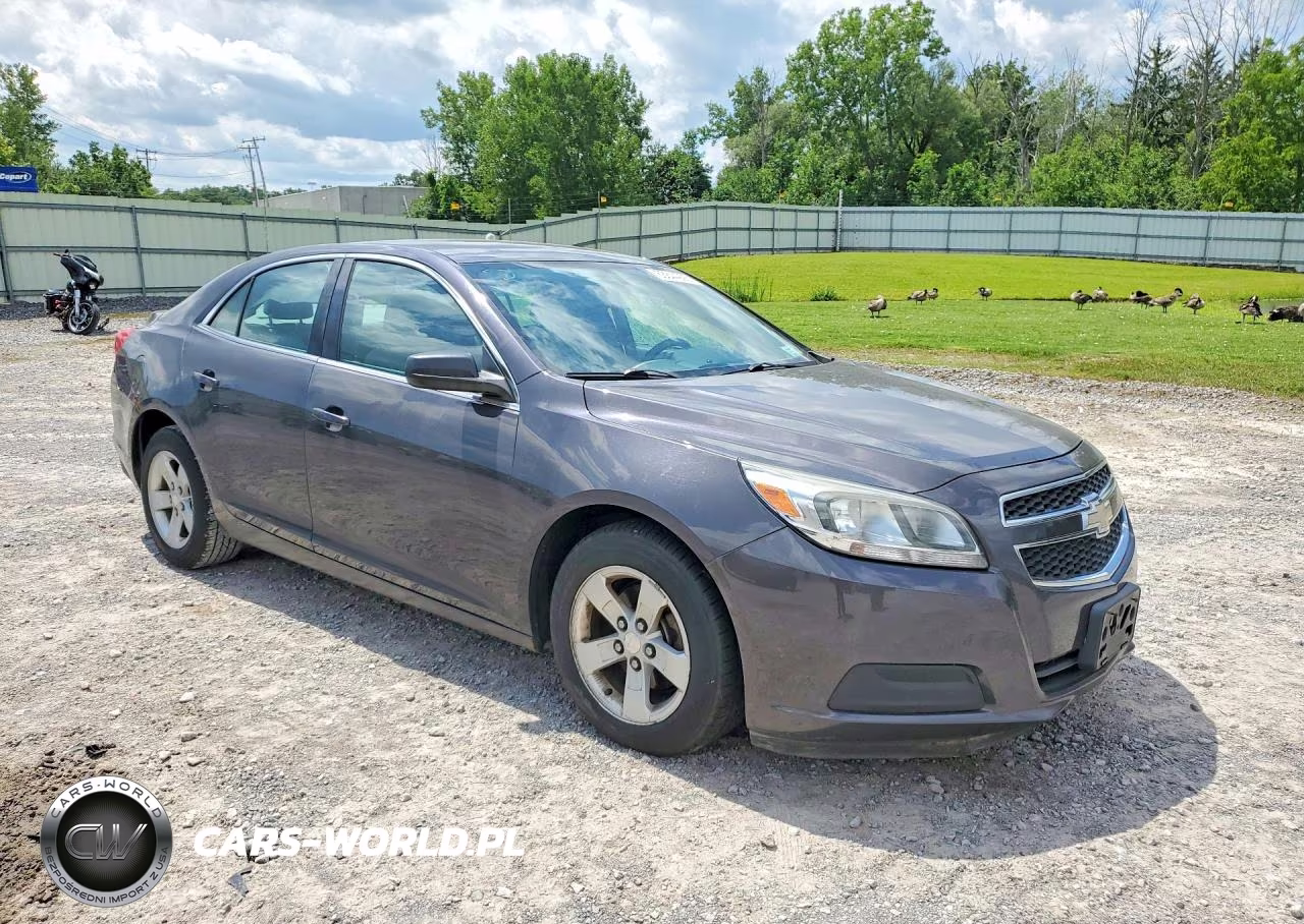 2013 Chevrolet Malibu Ls VIN:1G11B5SAXDF352676 - 4