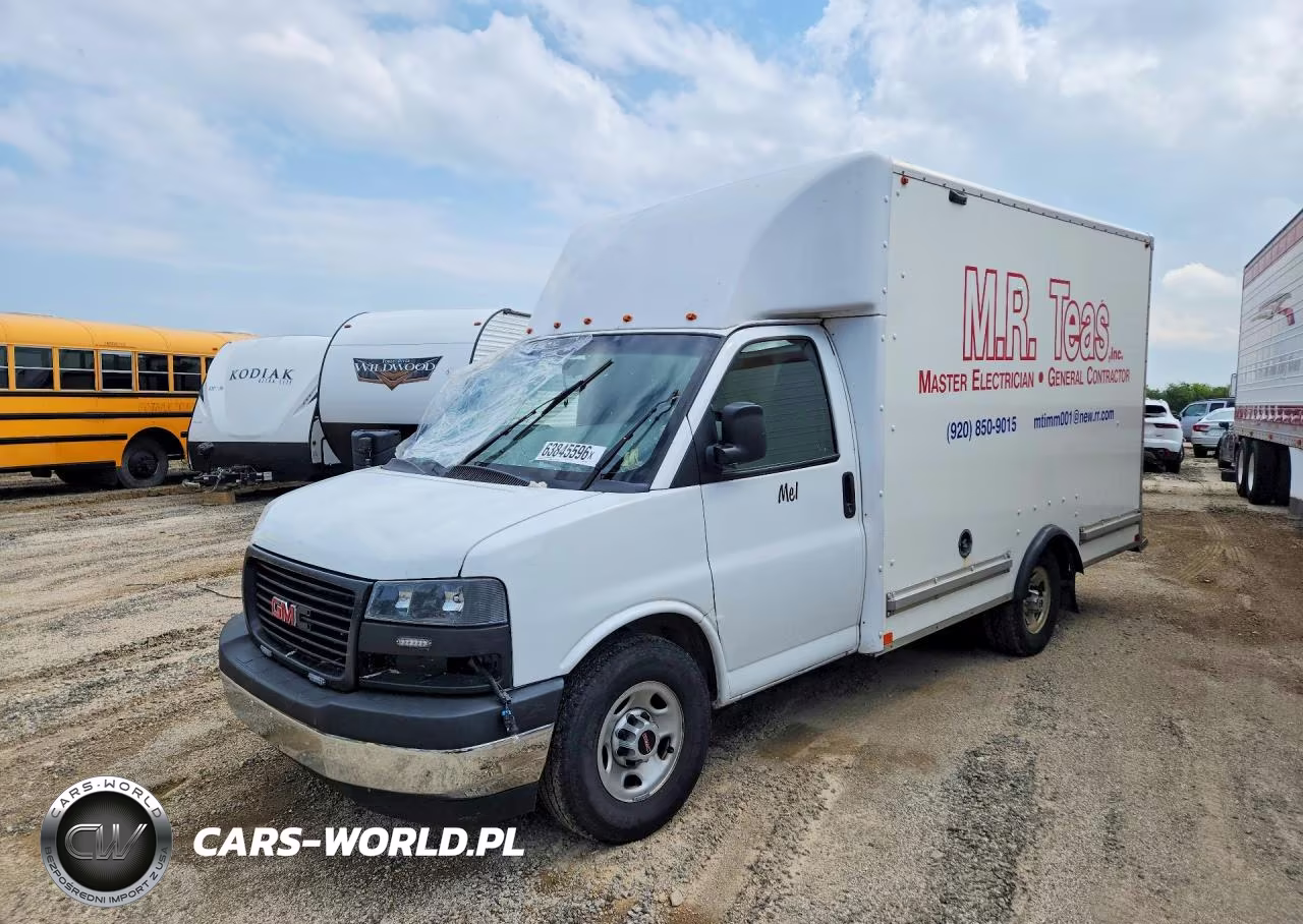 2020 GMC Savana Box - Box Truck