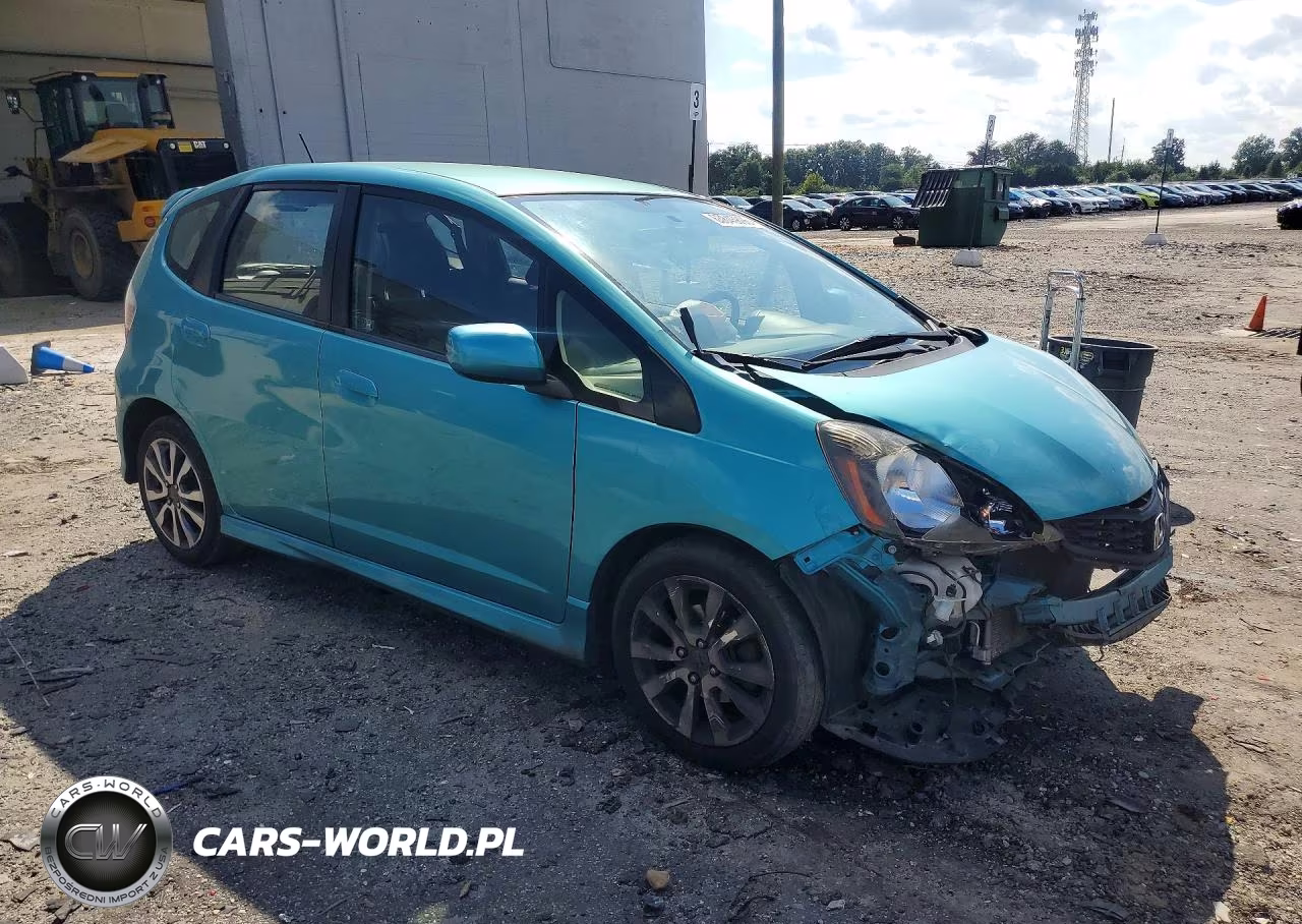 2013 Honda Fit Sport VIN:JHMGE8H59DC000970 - 4