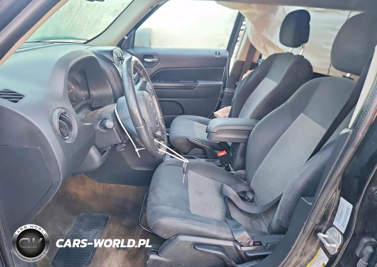 2016 Jeep Patriot Latitude VIN:1C4NJPFB2GD715126 - 7
