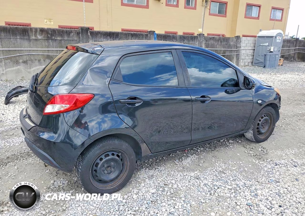 2014 Mazda Mazda2 Sport VIN:JM1DE1KZXE0182091 - 3
