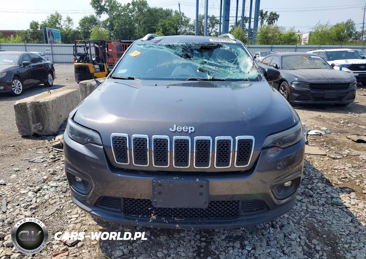 2019 Jeep Cherokee Latitude Plus VIN:1C4PJMLB9KD198623 - 5