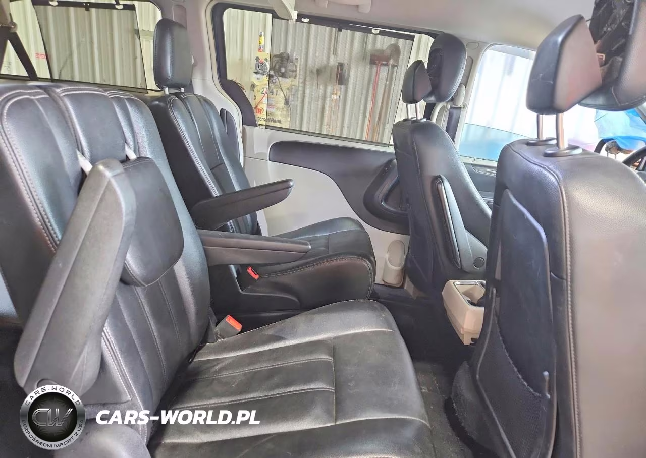 2015 Chrysler Town & Country Touring VIN:2C4RC1BG9FR740627 - 11