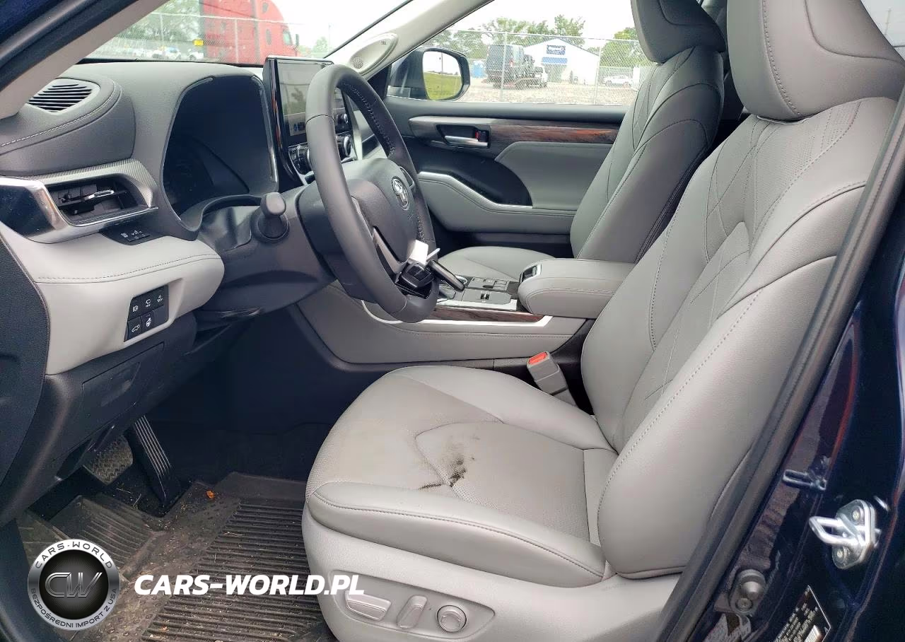 2026 Toyota Highlander Hybrid Platinum VIN:5TDEBRCH7TS723299 - 7